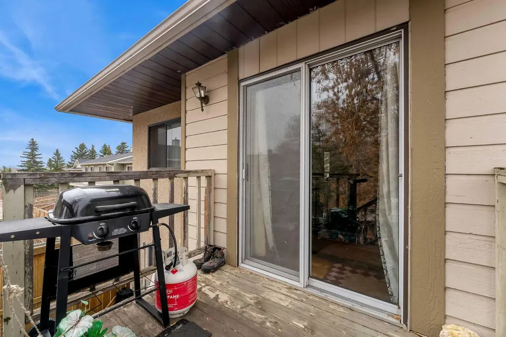 115 Deerfield Drive SE Calgary AB T2J 6T9