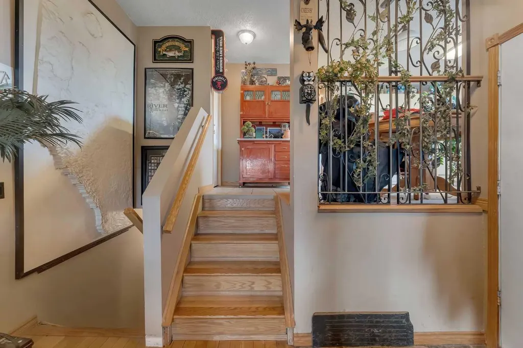 115 Deerfield Drive SE Calgary AB T2J 6T9