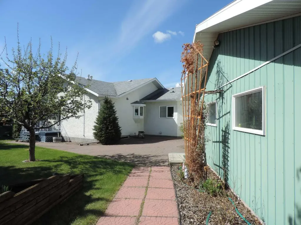 5205 55st Rimbey AB T0C 2J0