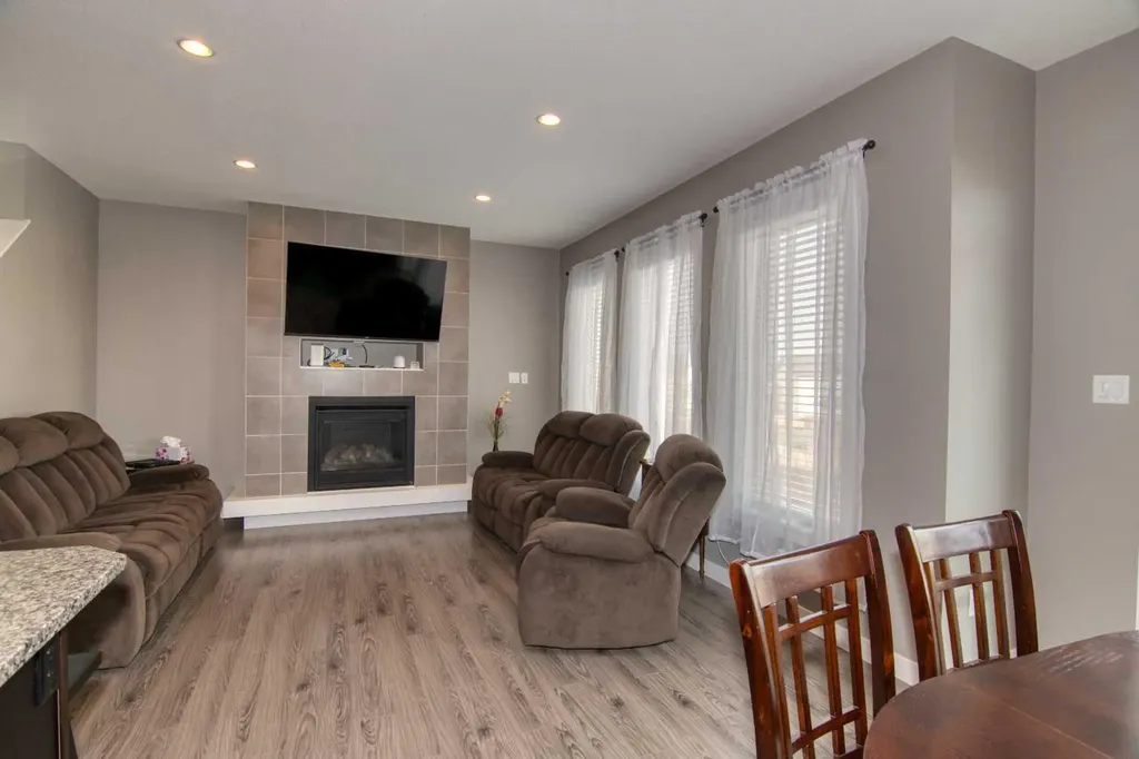 559 Moonlight Lane W Lethbridge AB T1J 5M1