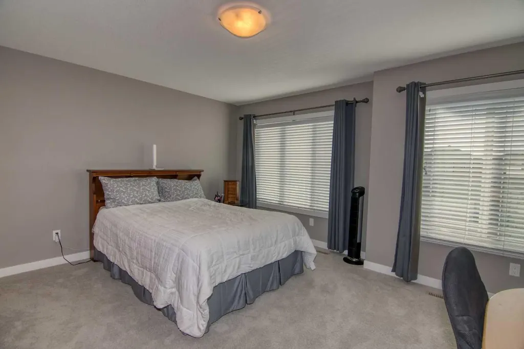 559 Moonlight Lane W Lethbridge AB T1J 5M1