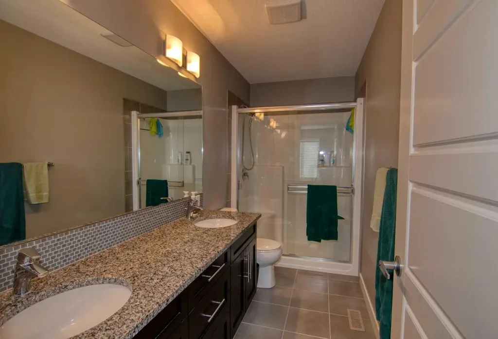 559 Moonlight Lane W Lethbridge AB T1J 5M1