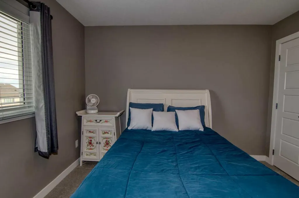 559 Moonlight Lane W Lethbridge AB T1J 5M1