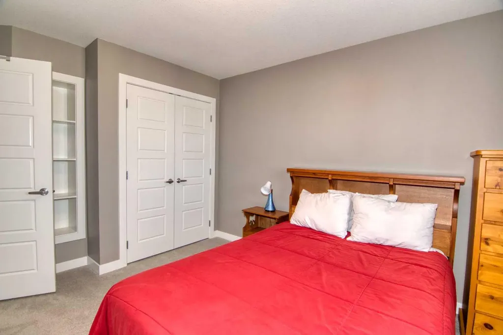 559 Moonlight Lane W Lethbridge AB T1J 5M1