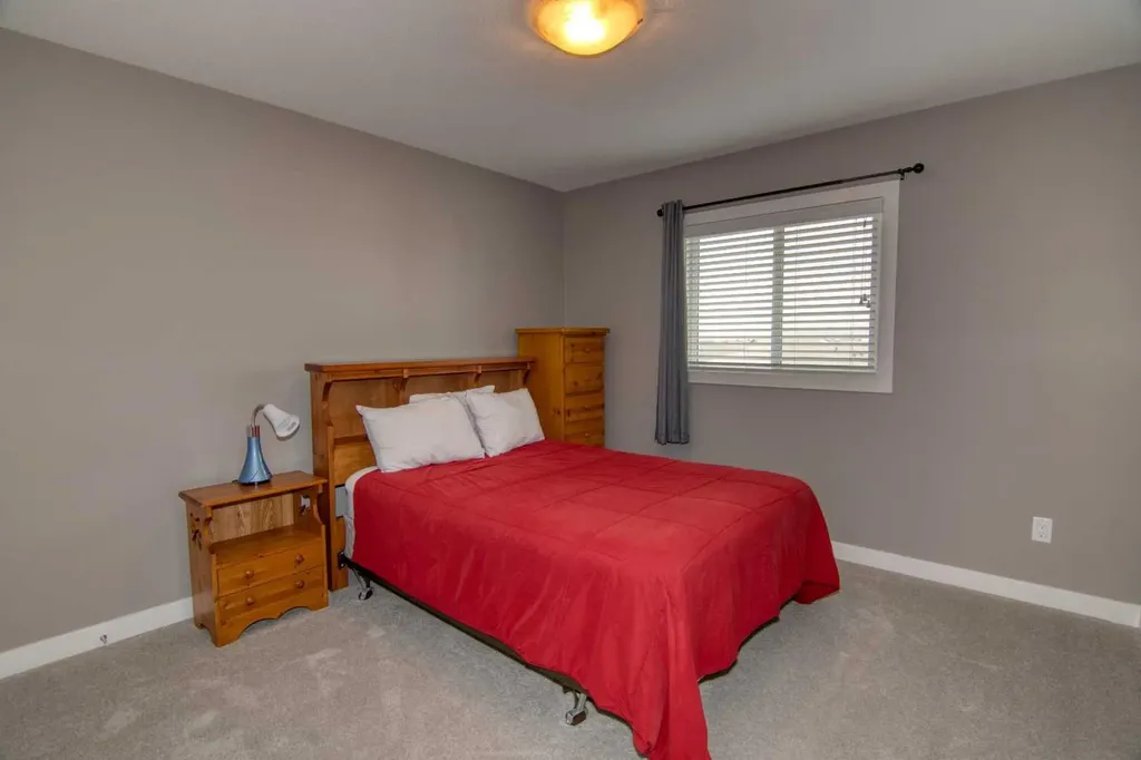 559 Moonlight Lane W Lethbridge AB T1J 5M1