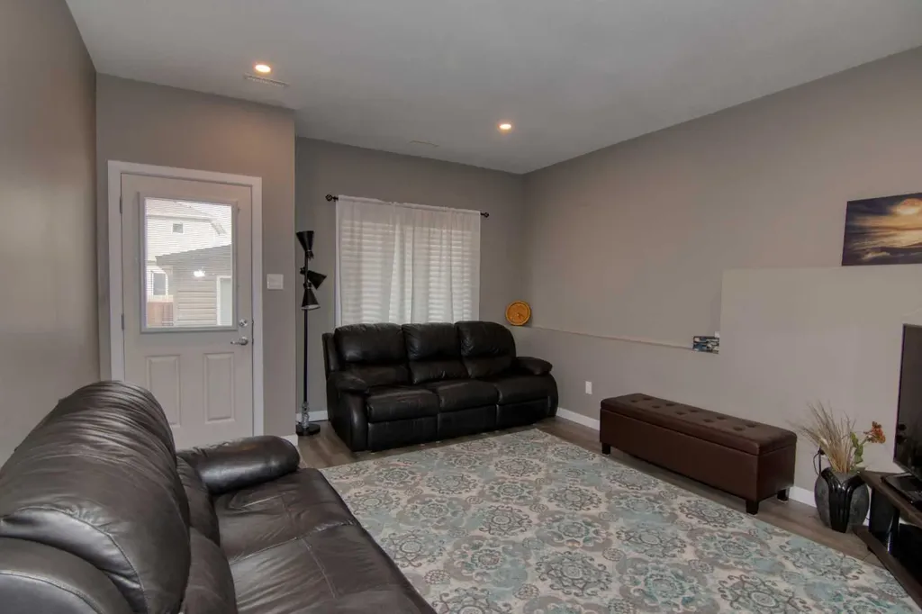 559 Moonlight Lane W Lethbridge AB T1J 5M1