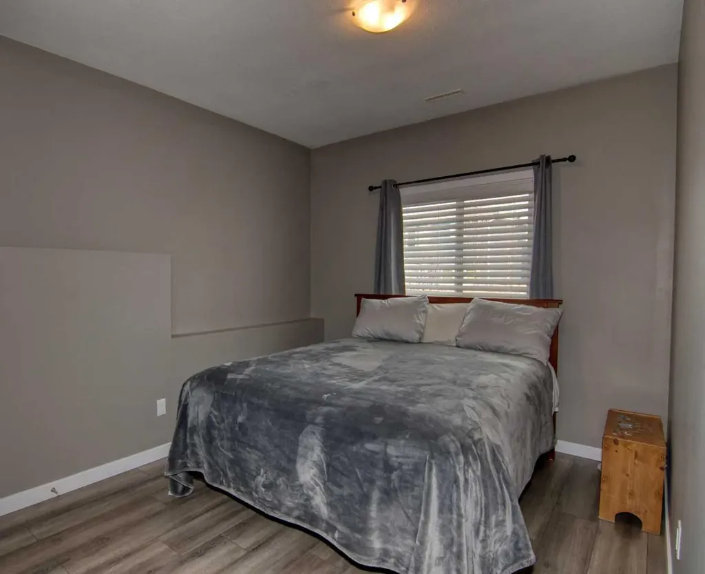559 Moonlight Lane W Lethbridge AB T1J 5M1