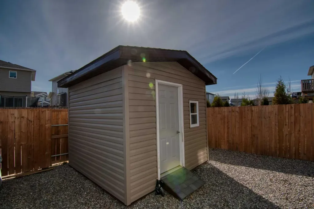 559 Moonlight Lane W Lethbridge AB T1J 5M1