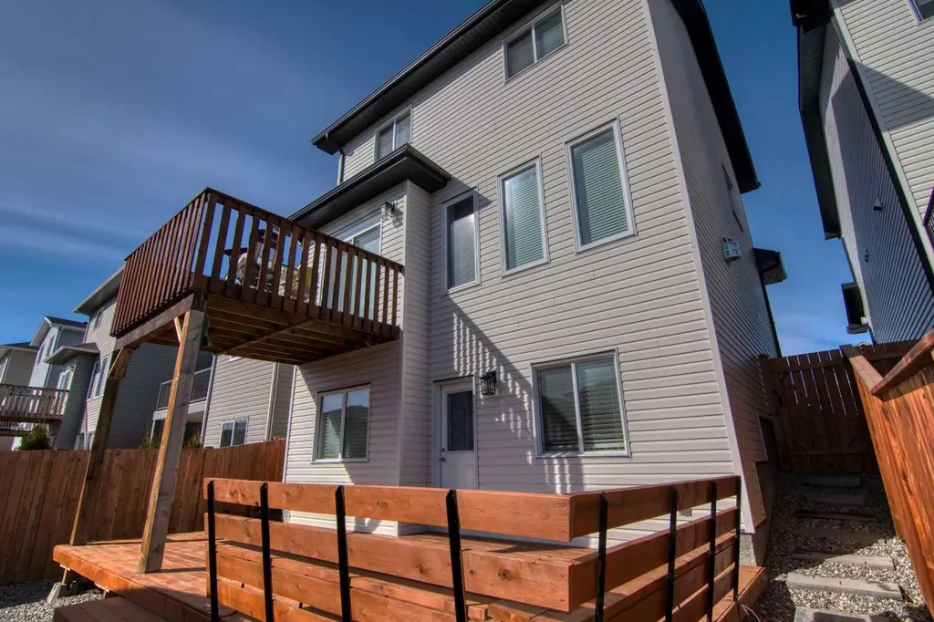 559 Moonlight Lane W Lethbridge AB T1J 5M1