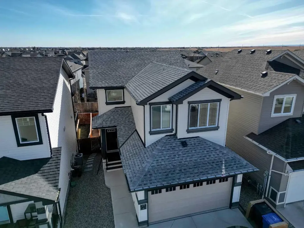 559 Moonlight Lane W Lethbridge AB T1J 5M1
