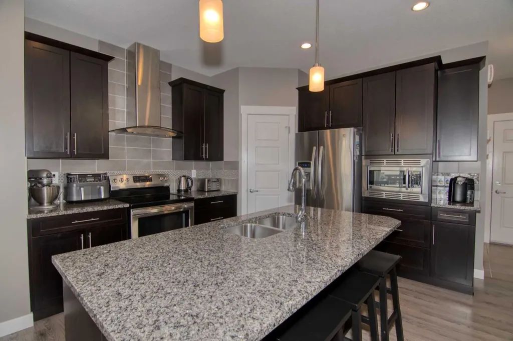 559 Moonlight Lane W Lethbridge AB T1J 5M1