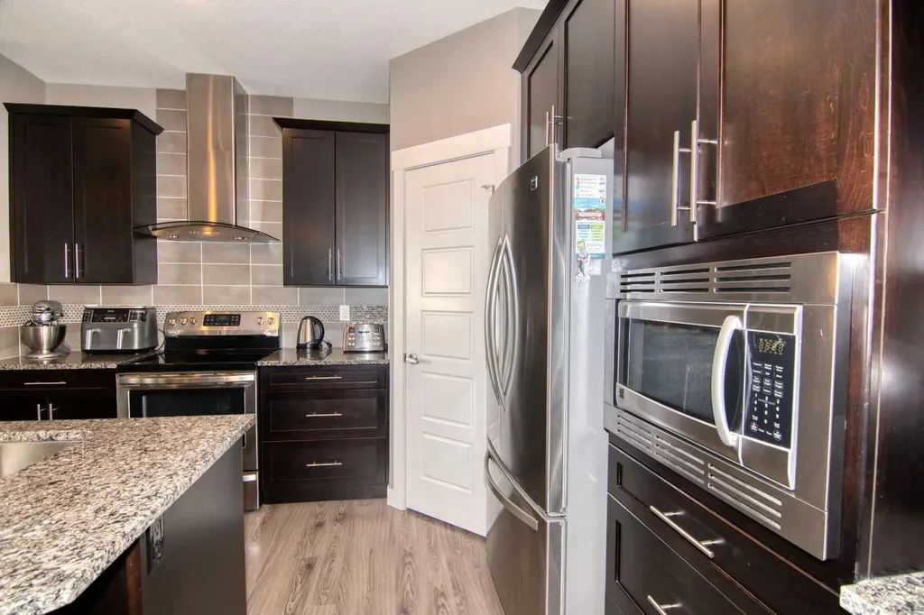 559 Moonlight Lane W Lethbridge AB T1J 5M1