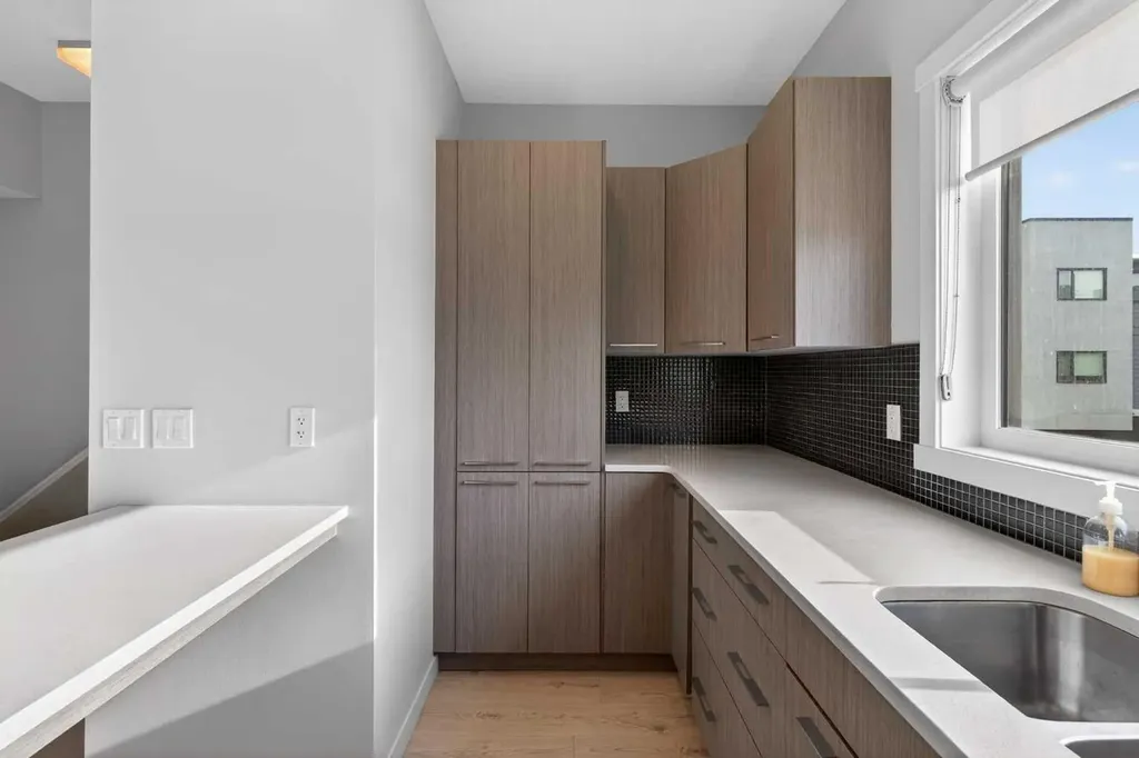 218 Sherwood Square NW Calgary AB T3R 0Y2
