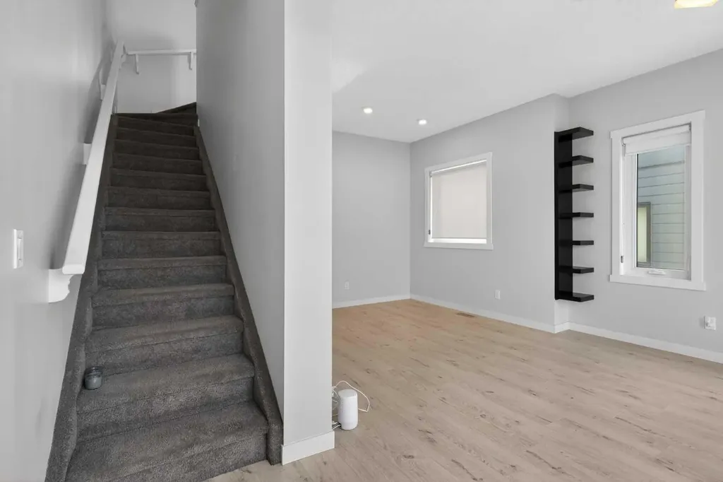 218 Sherwood Square NW Calgary AB T3R 0Y2
