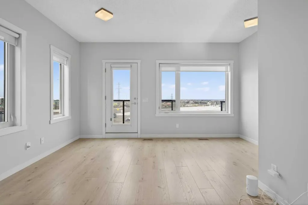 218 Sherwood Square NW Calgary AB T3R 0Y2