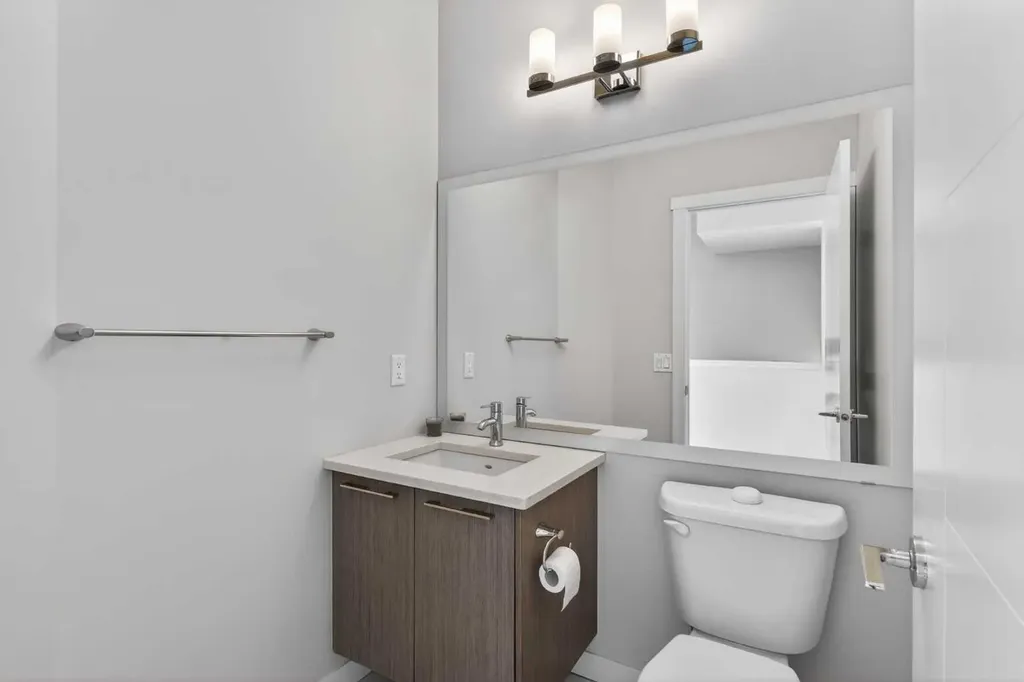 218 Sherwood Square NW Calgary AB T3R 0Y2