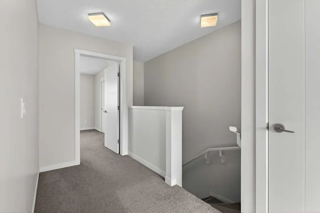 218 Sherwood Square NW Calgary AB T3R 0Y2