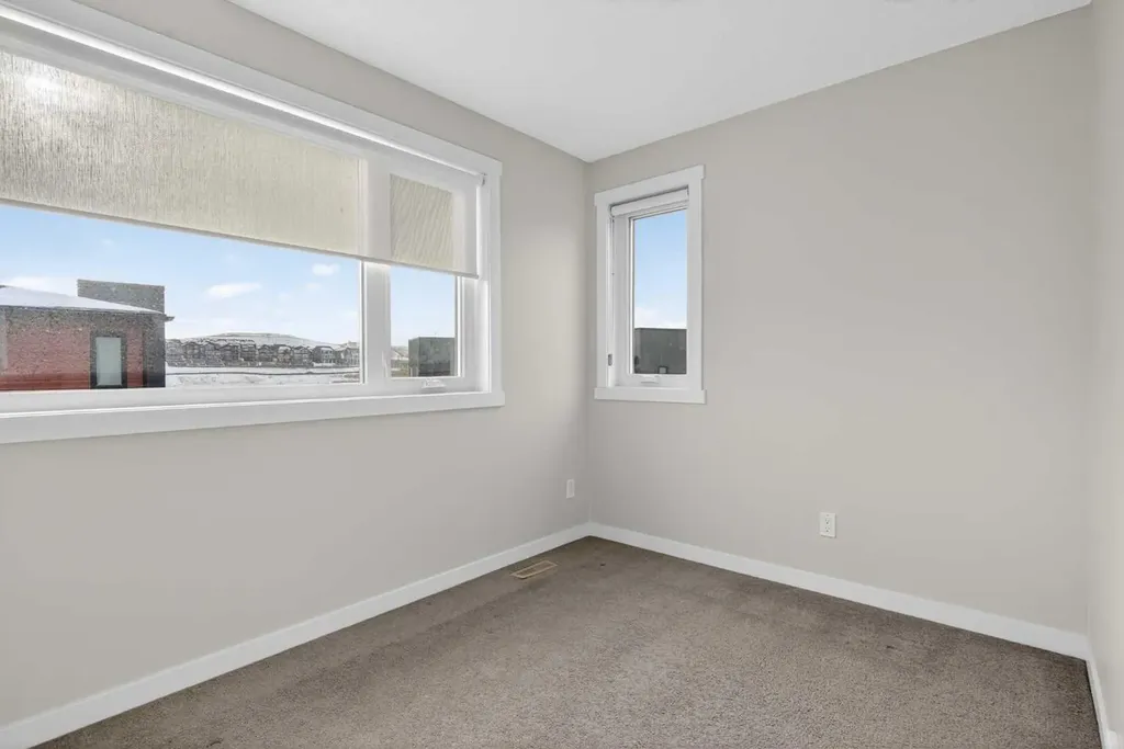 218 Sherwood Square NW Calgary AB T3R 0Y2