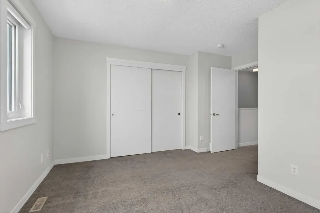 218 Sherwood Square NW Calgary AB T3R 0Y2