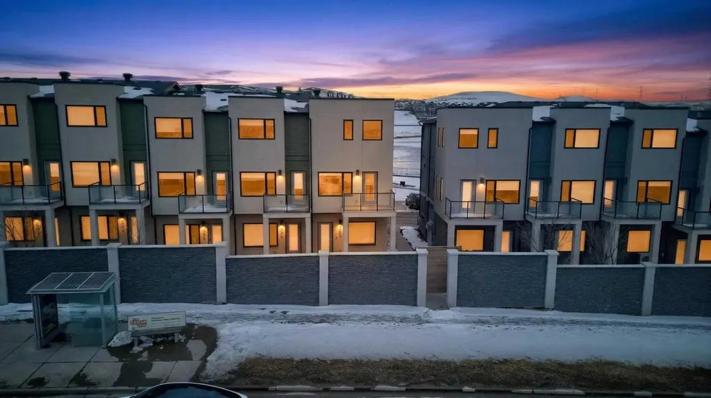218 Sherwood Square NW Calgary AB T3R 0Y2