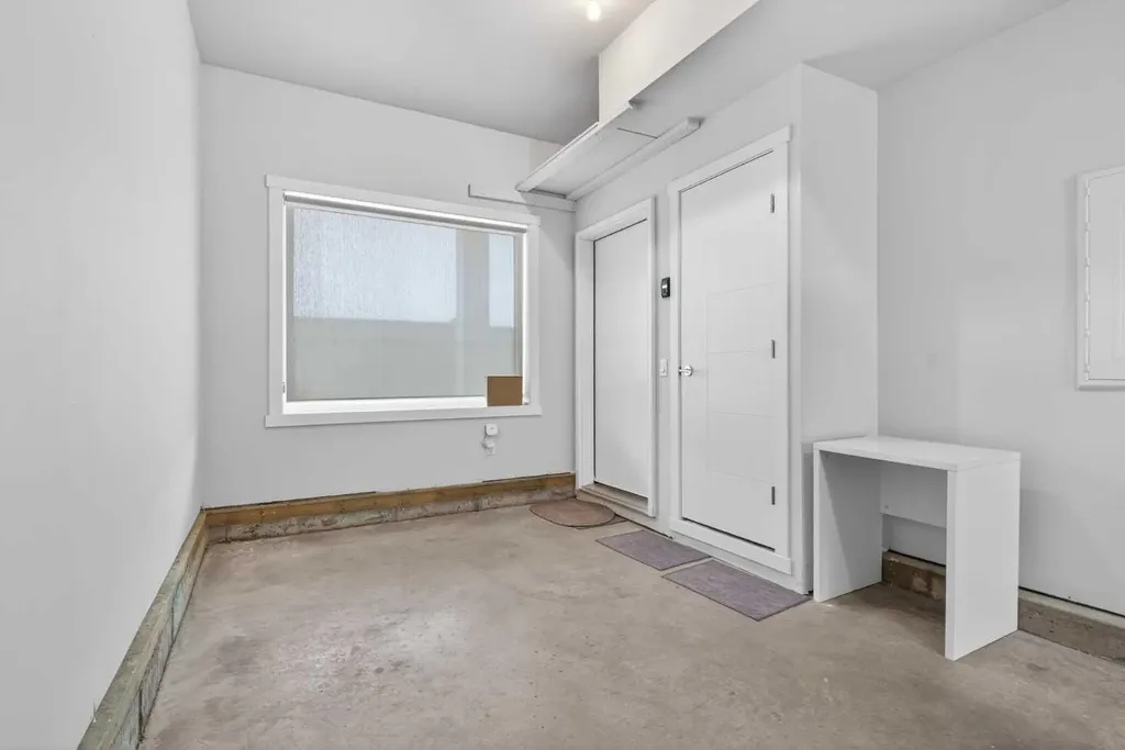218 Sherwood Square NW Calgary AB T3R 0Y2