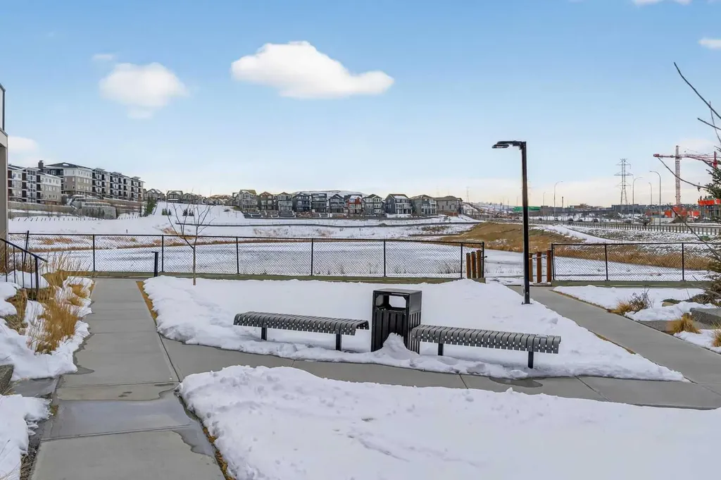 218 Sherwood Square NW Calgary AB T3R 0Y2