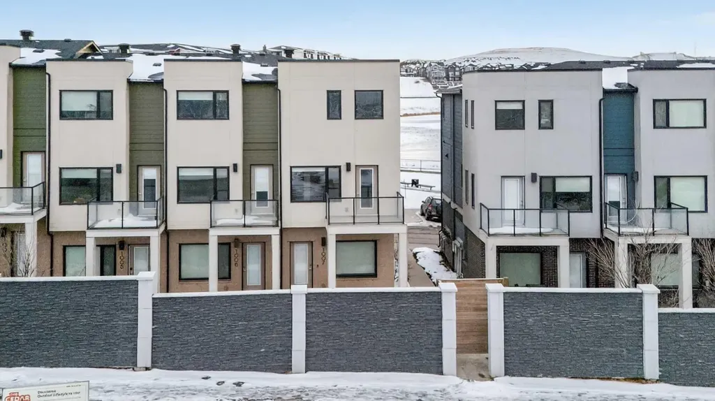 218 Sherwood Square NW Calgary AB T3R 0Y2