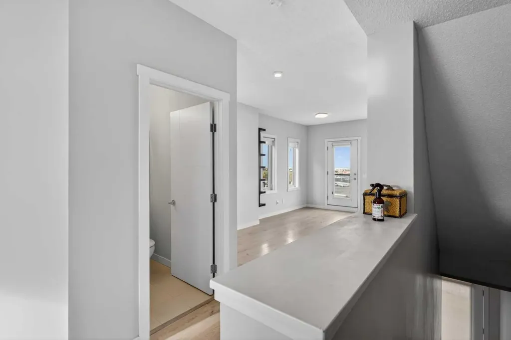 218 Sherwood Square NW Calgary AB T3R 0Y2