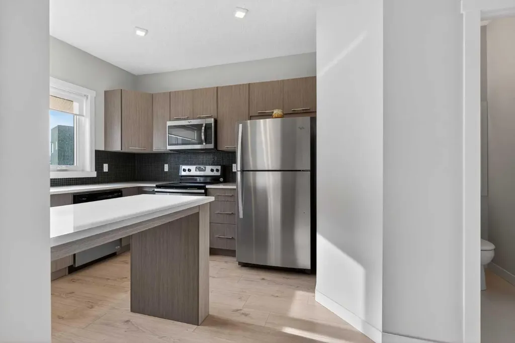 218 Sherwood Square NW Calgary AB T3R 0Y2