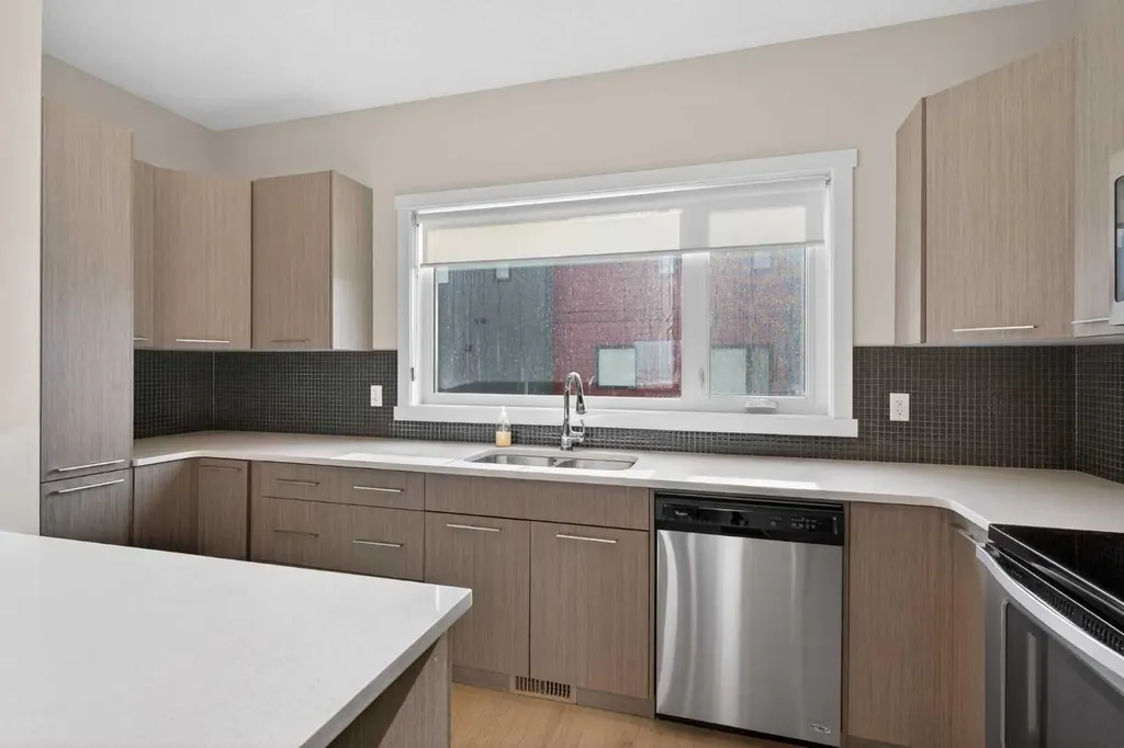 218 Sherwood Square NW Calgary AB T3R 0Y2