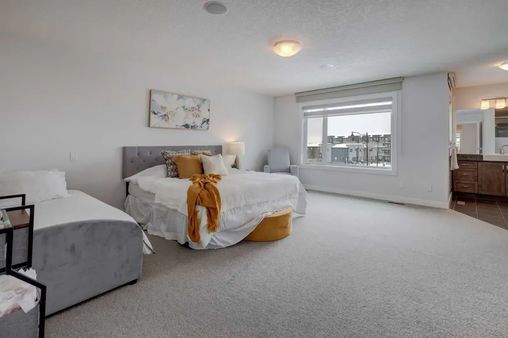 546 Sherwood Boulevard NW Calgary AB T3R 0R7