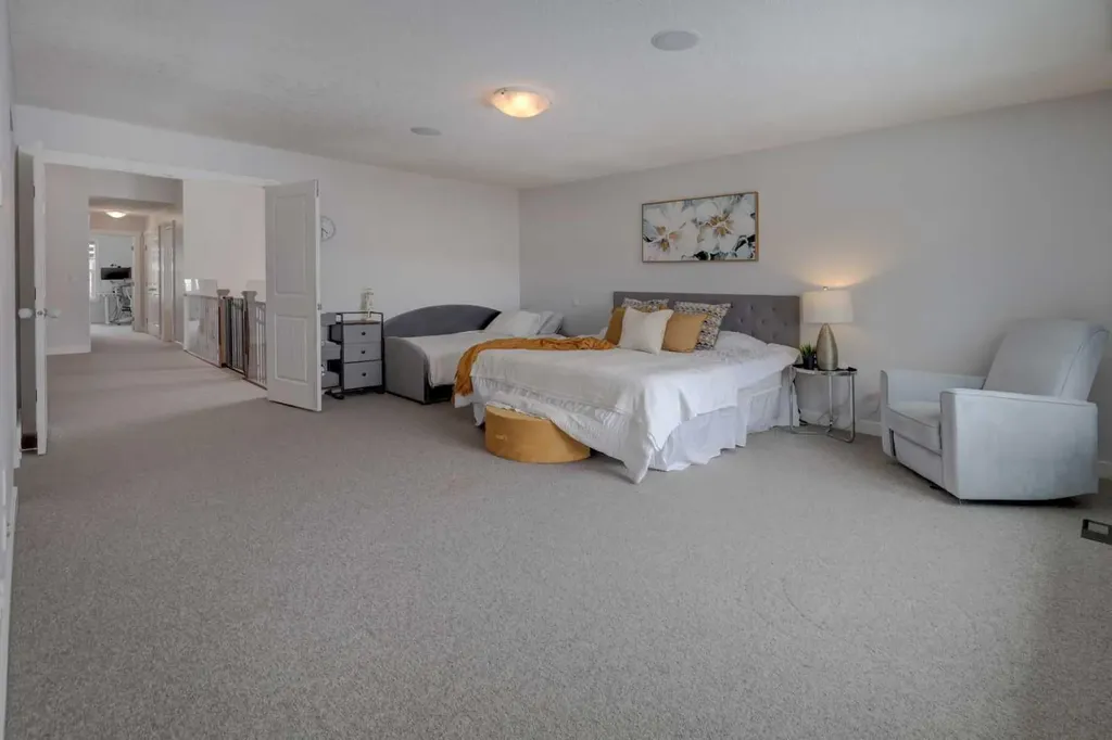 546 Sherwood Boulevard NW Calgary AB T3R 0R7
