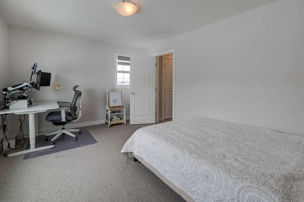 546 Sherwood Boulevard NW Calgary AB T3R 0R7