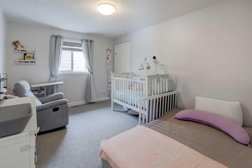 546 Sherwood Boulevard NW Calgary AB T3R 0R7