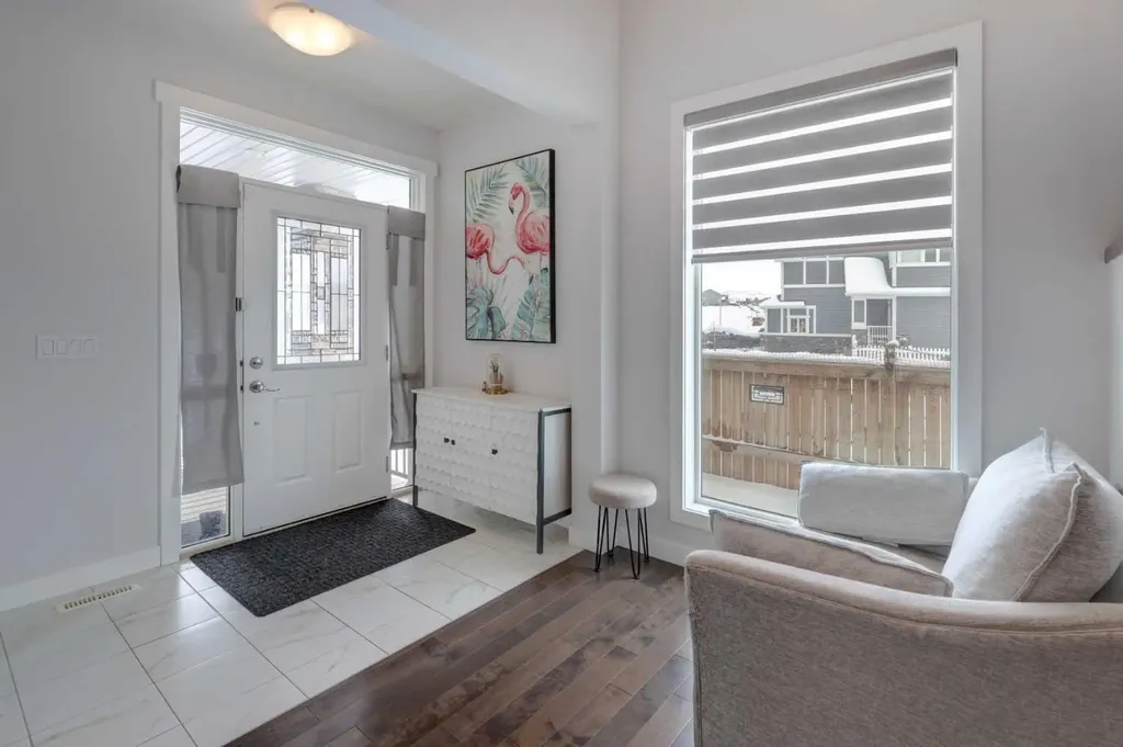 546 Sherwood Boulevard NW Calgary AB T3R 0R7
