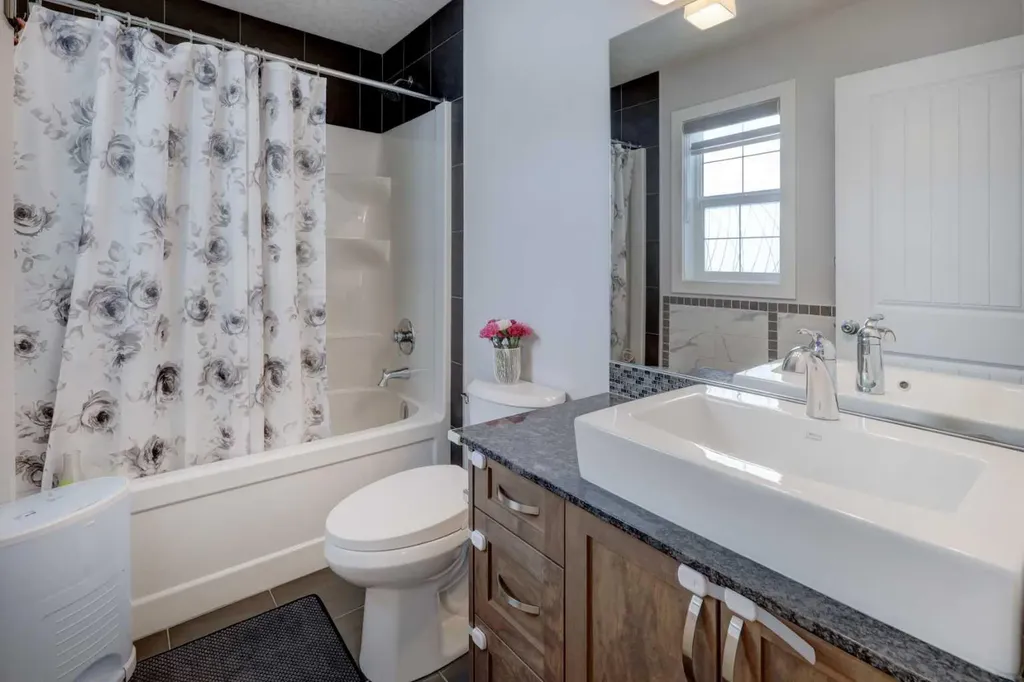 546 Sherwood Boulevard NW Calgary AB T3R 0R7