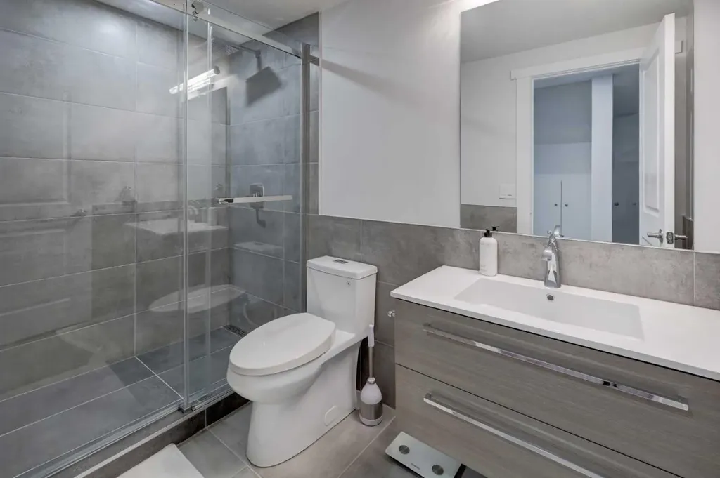 546 Sherwood Boulevard NW Calgary AB T3R 0R7