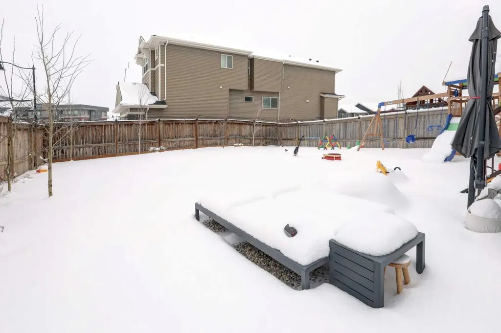 546 Sherwood Boulevard NW Calgary AB T3R 0R7