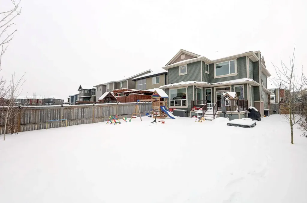 546 Sherwood Boulevard NW Calgary AB T3R 0R7