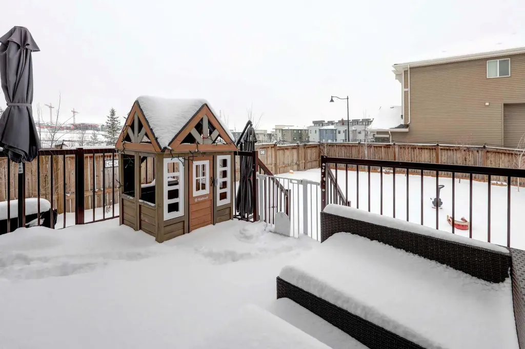 546 Sherwood Boulevard NW Calgary AB T3R 0R7