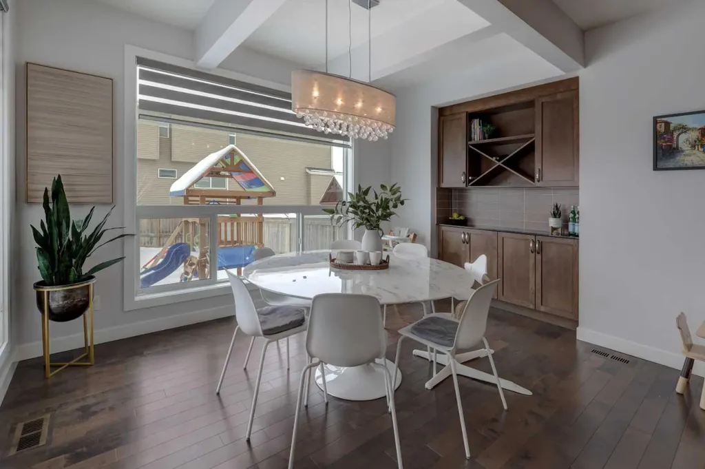 546 Sherwood Boulevard NW Calgary AB T3R 0R7