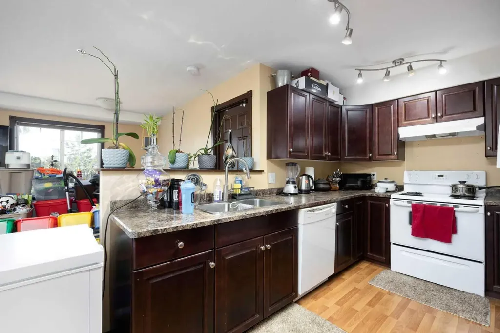 10217 Queen Street Fort Mcmurray AB T9H 5S5