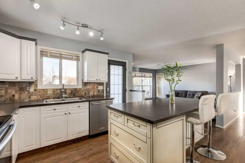 161 Douglas Ridge Place SE Calgary AB T2Z 2T3