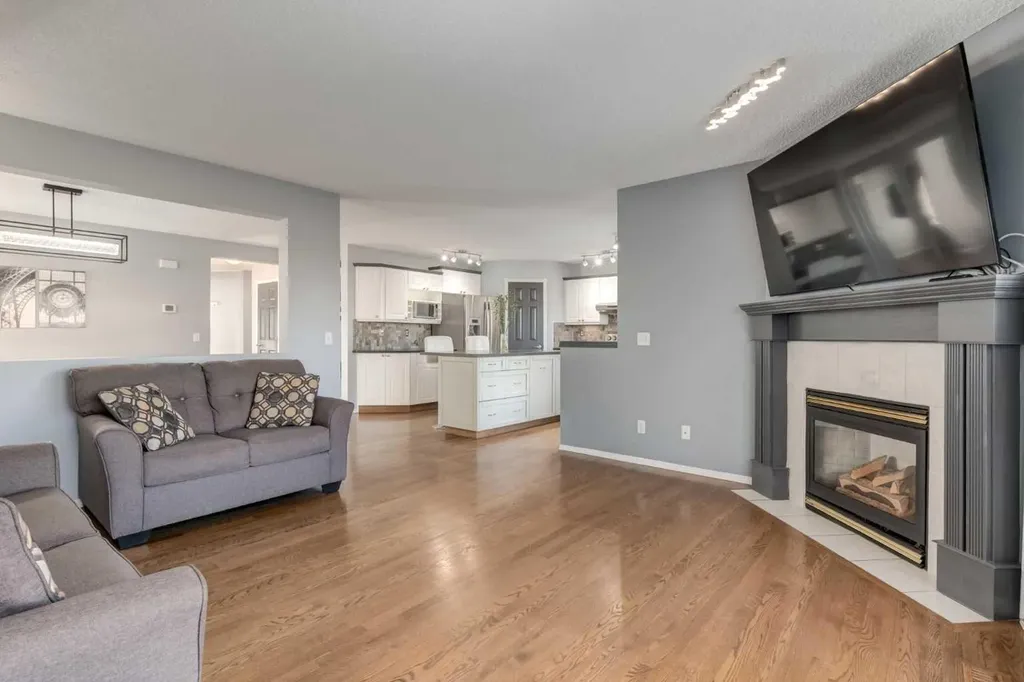 161 Douglas Ridge Place SE Calgary AB T2Z 2T3