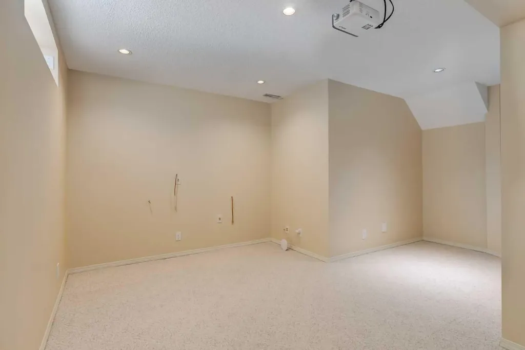 161 Douglas Ridge Place SE Calgary AB T2Z 2T3