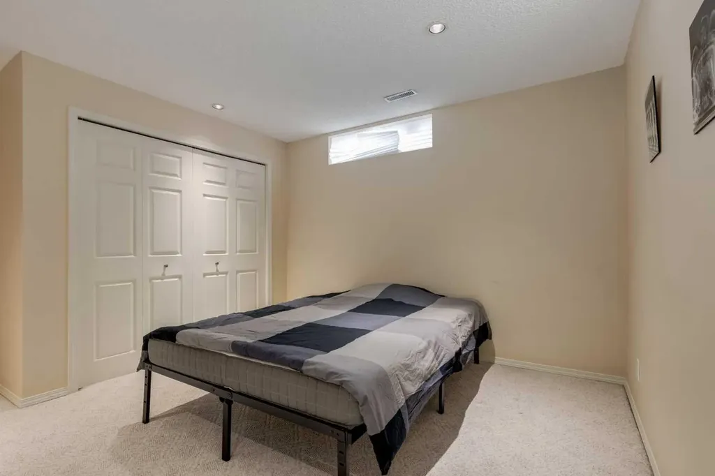 161 Douglas Ridge Place SE Calgary AB T2Z 2T3