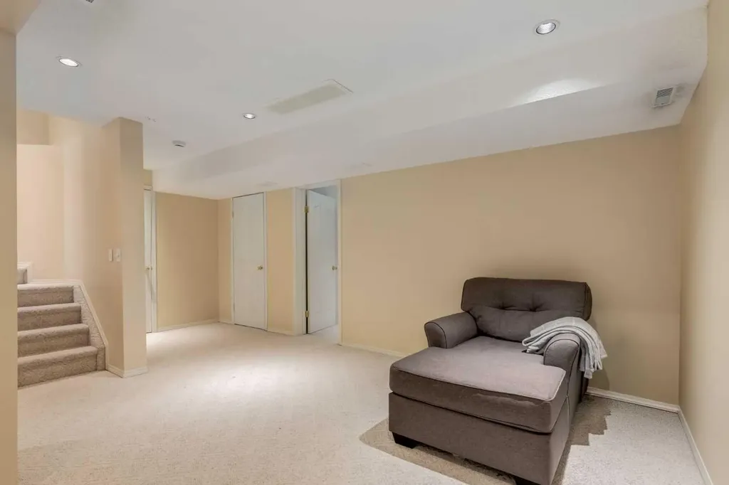 161 Douglas Ridge Place SE Calgary AB T2Z 2T3