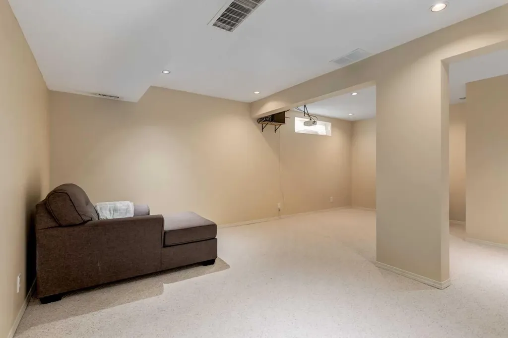 161 Douglas Ridge Place SE Calgary AB T2Z 2T3