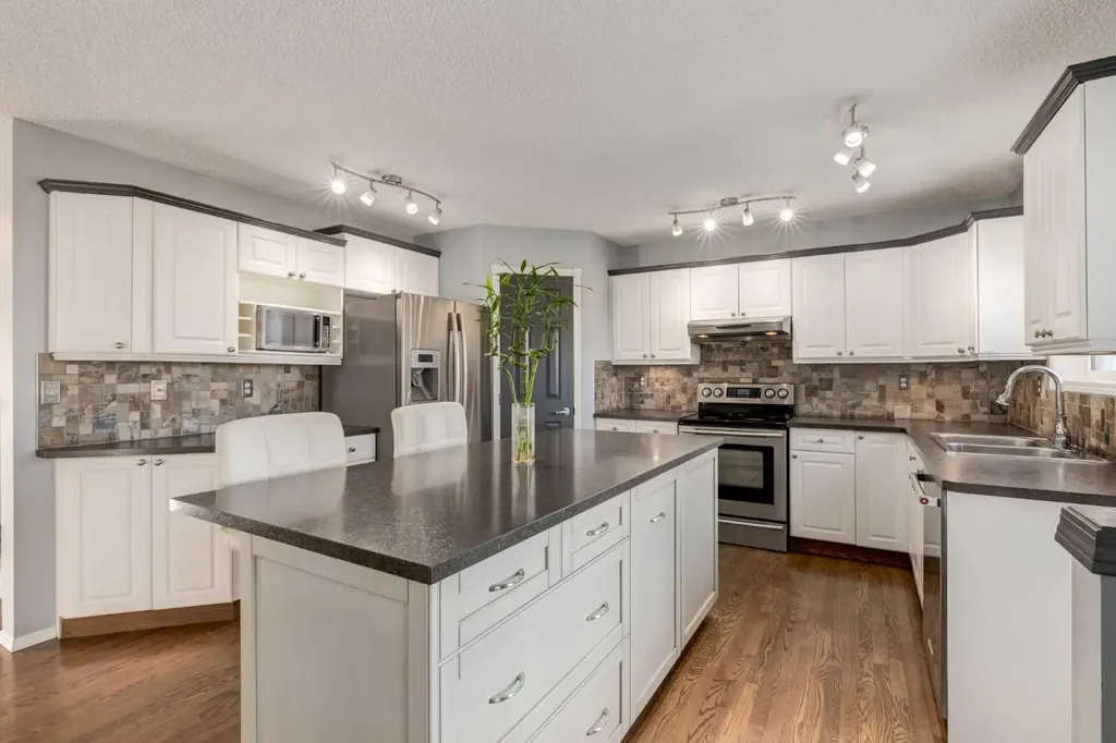 161 Douglas Ridge Place SE Calgary AB T2Z 2T3