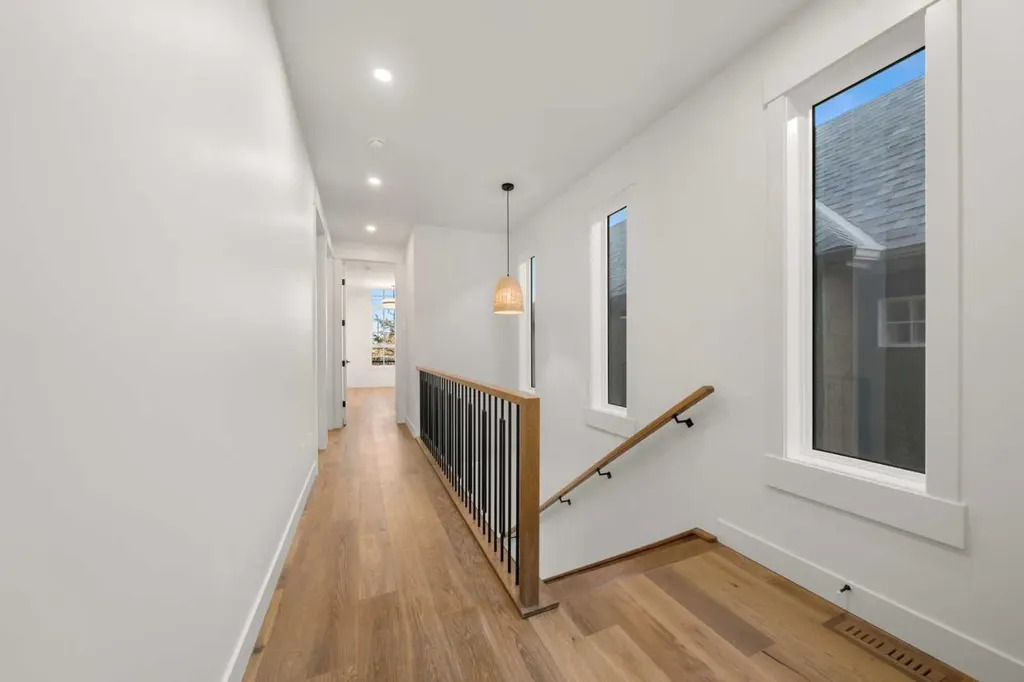 4009 15a Street SW Calgary AB T2T 4C8
